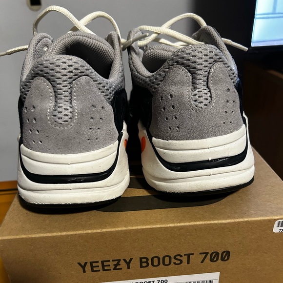 Adidas Yeezy 700 waverunner size 8 - Picture 2 of 5